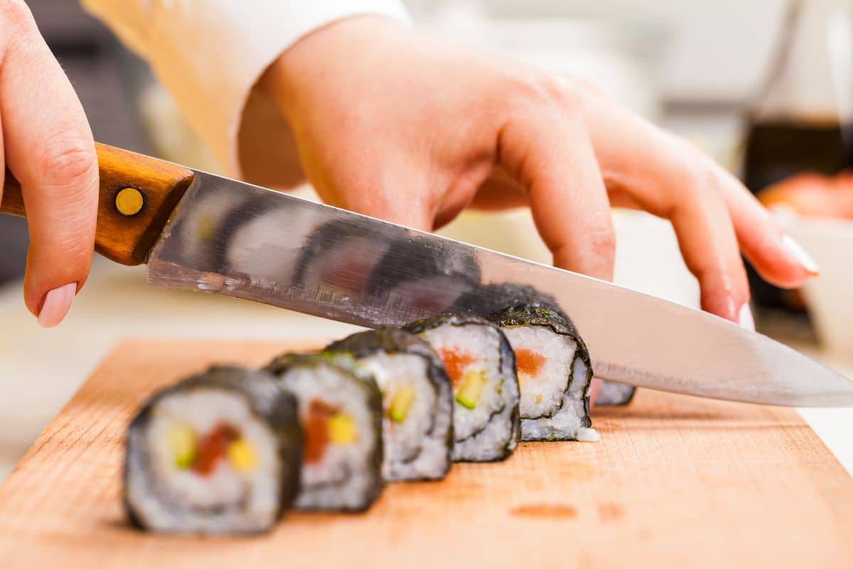 Cut Roll Vs Hand Roll Sushi - A Complete Guide On Their Differences