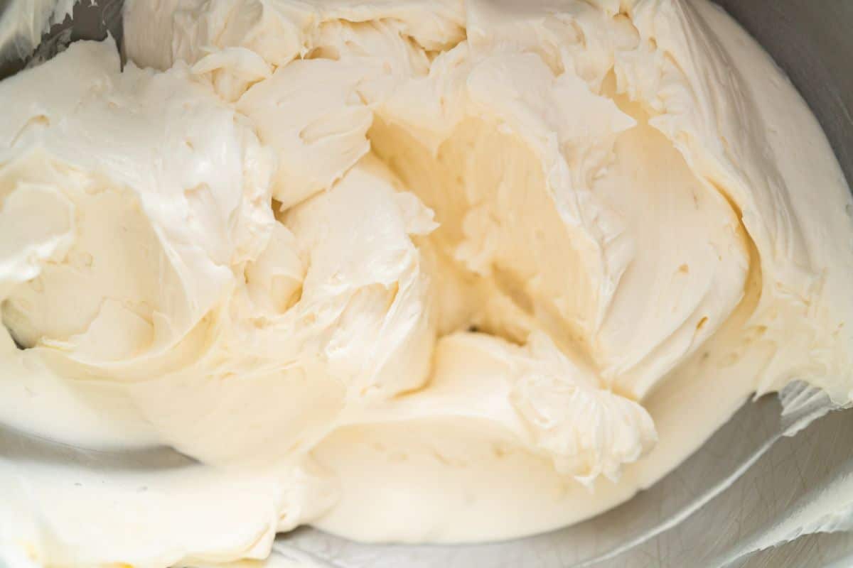 Frosting Faceoff: Whipped Cream Vs Buttercream