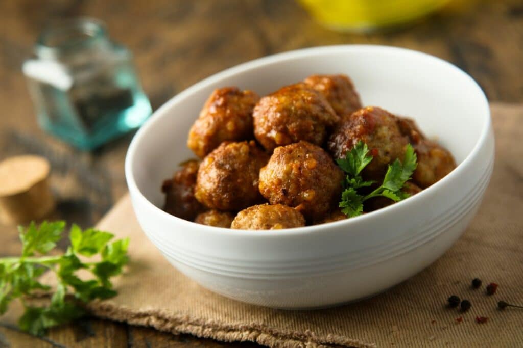 The Best 6 Ingredients To Substitute For Onion Powder - Meatballs