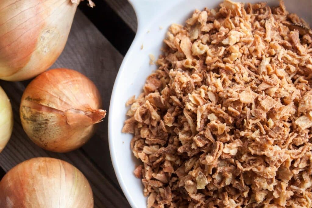 The Best 6 Ingredients To Substitute For Onion Powder - Onion Flakes