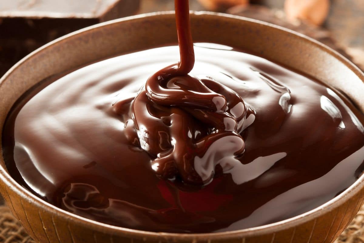 What Does HP Sauce Taste Like? A Guide to the Iconic British Brown Sauce