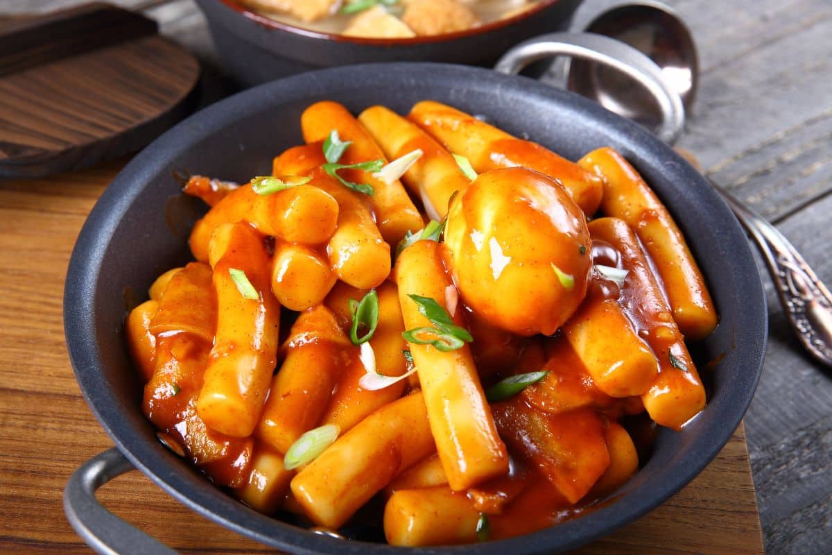 What Does Tteokbokki Taste Like? A Guide To Everything You Need To Know About Tteokbokki